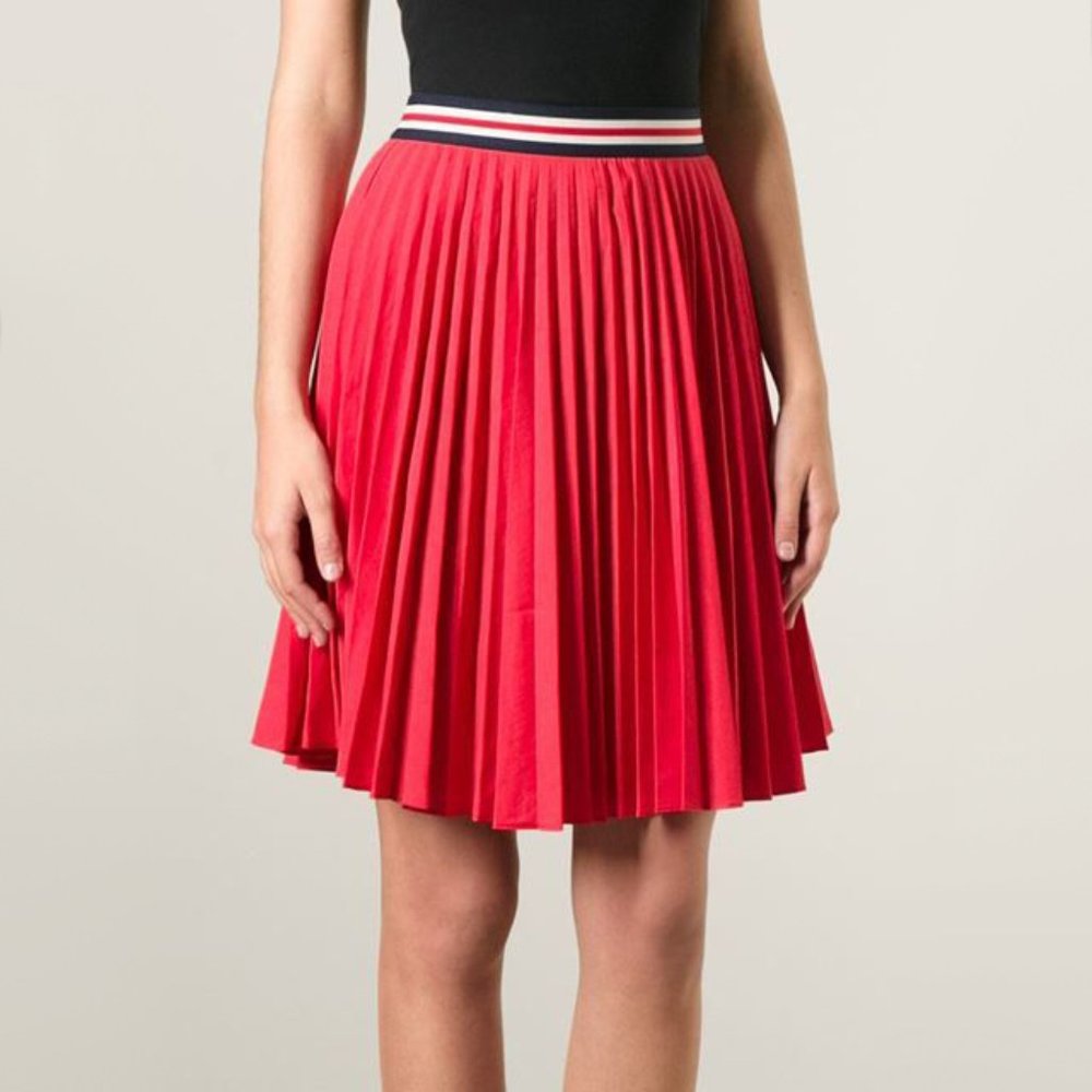 Theory Red Pleated Skirt, size Small.